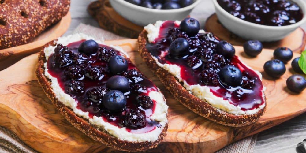 blueberry goat cheese crostini appetizer