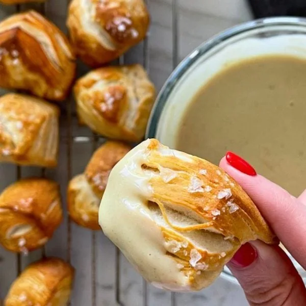 biscuit pretzel bites